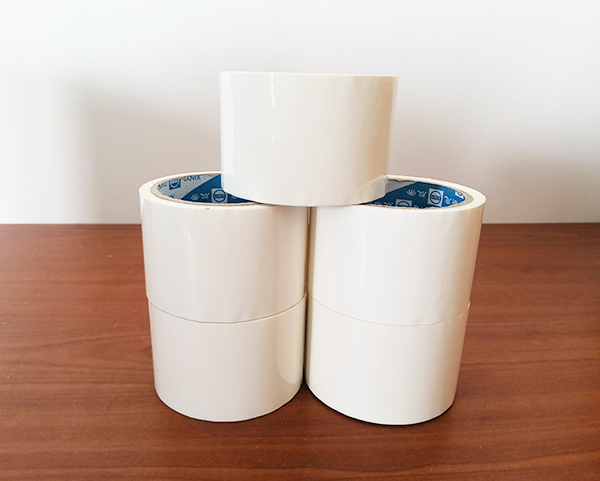 Nimmt die Klebrigkeit des Packbands im Laufe der Zeit ab?